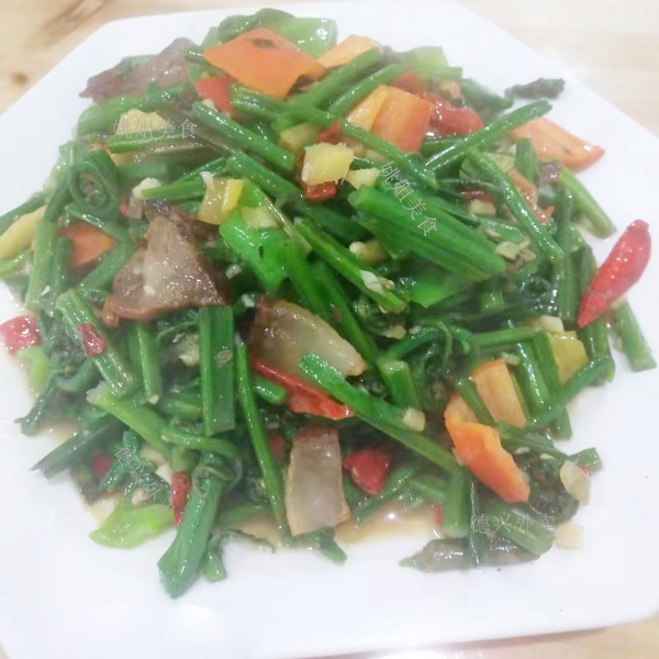 水蕨炒腊肉